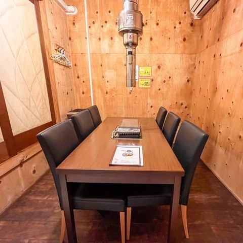 当店はバリアフリー設計で、車椅子やベビーカーでも安心してご利用いただけます。どなたでも心地よく過ごせる空間を大切にし、全てのお客様に美味しい焼肉を楽しんでいただける環境を整えています。