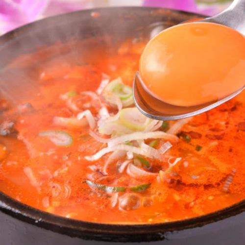 Sundubu Jjigae / Kimchi Jjigae / Miso Jjigae / Chongjan Jjigae / Seolleongtang / Mochi Soup /石鍋拌飯