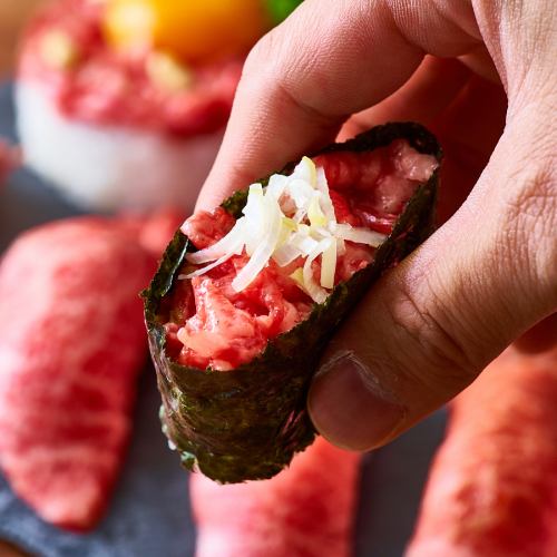 和牛牛肉卷和肉寿司