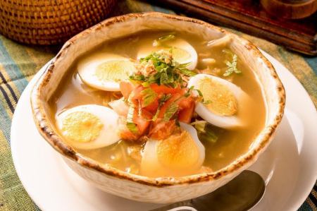 ソト・アヤム（インドネシア）　◆鶏肉と野菜、玉子入りのチキンスープ
