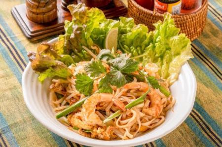 Pad Thai (Thailand) ◆ Grilled rice noodles with shrimp