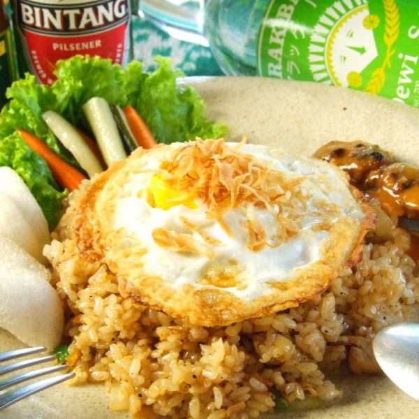 Speaking of Indonesia, this is the standard local food [Nasi Goreng (Indonesian food)]