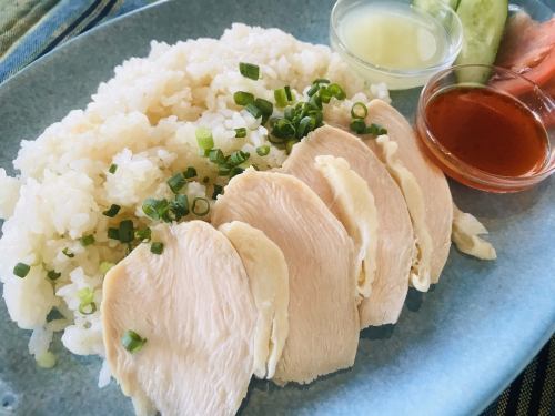 하이난 치킨 라이스 (하이난 치킨 라이스) / Hainan Chicken Rice with Soup
