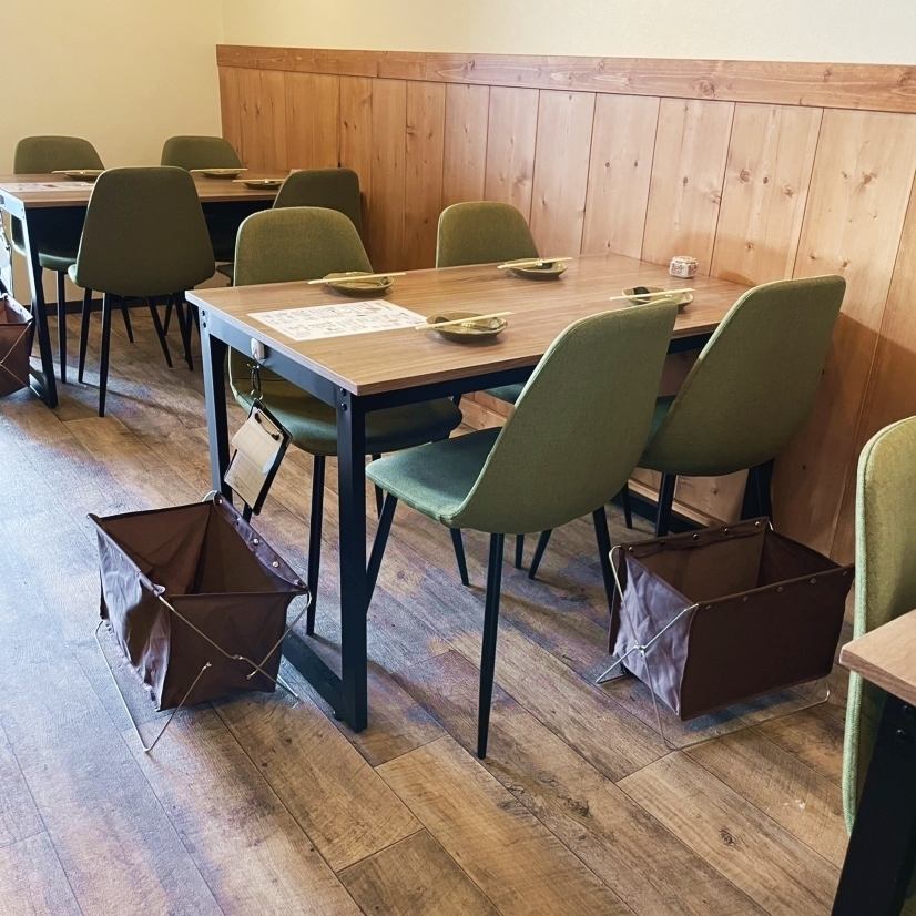 We also accept reservations for private parties with a small number of people by connecting table seats ♪