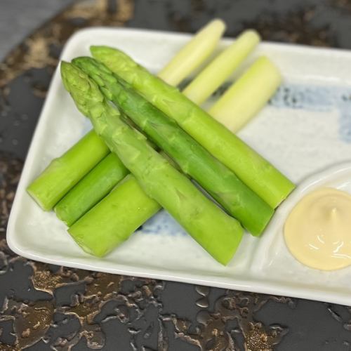 Boiled asparagus in salt