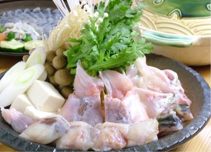 11月~3月限定:河豚鍋套餐(僅食材)共8道菜 含稅 6,350日元 所有座位均為包間 寶町附近 高架鐵路下七號