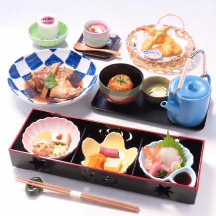9月、10月限定:照月套餐,100分鐘無限暢飲,6000日圓(含稅)。包廂,每人一份菜色。位於寶町七號附近的高架鐵路下方。