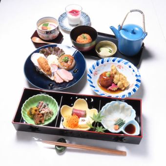 11月から、とらふぐのてっさ付名物鯛飯茶漬け付華月コース100分飲放付7000円税込 全席個室