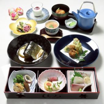 名物鯛飯茶漬け付華月コース4850円、100分飲放付6500円税込、全席個室、1人一皿提供