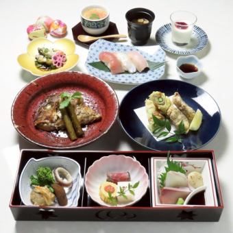 照月コース5850円、100分飲放付7500円税込、1人一皿提供、全席個室