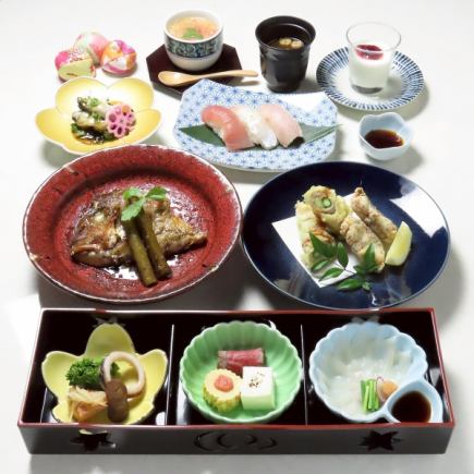 照月コース(2月3月限定とらふぐてっさ付)6350円、100分飲放付8000円税込、全席個室、1人一皿提供