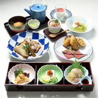 花月暢飲,7000日圓(100分鐘暢飲,最後點單時間為結束前10分鐘)