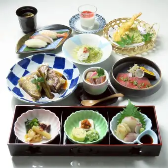 照月高級暢飲套餐,8500日圓(100分鐘暢飲,最後點單時間為結束前10分鐘),原價9000日元,但使用優惠券後只需8500日元◎