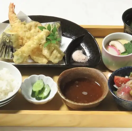 メイン料理が選べる、サービスランチ(数量限定)