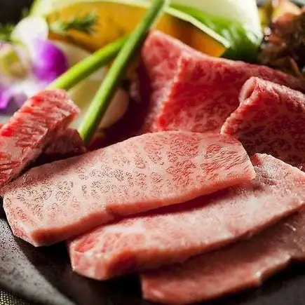 [Friday, Saturday, and the day before a public holiday: 120-minute all-you-can-drink included] Enjoy a satisfying seafood and meat feast! [Miyazaki Beef/Premium Lean Meat Yakiniku Course] 13 dishes / 7,000 yen