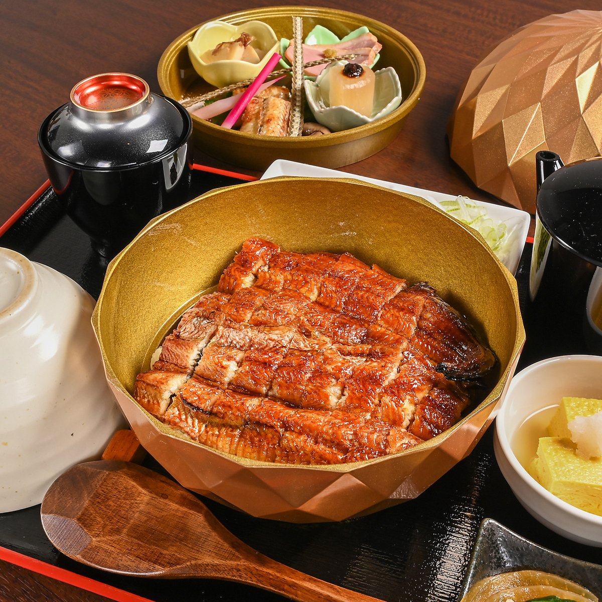 和の落ち着いた空間で本格地焼きうなぎをお楽しみください