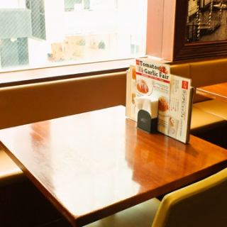 When the weather is nice, the window is ◎.It's a store on the 2nd floor, so you can enjoy your meal while watching the people passing by on Motomachi Street for shopping.