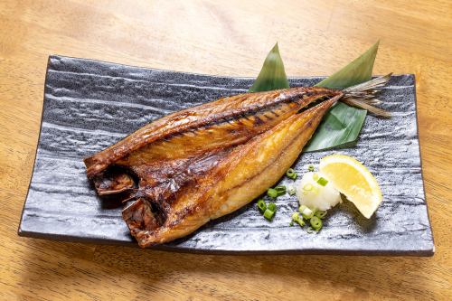 Jinhua mackerel grilled with salt