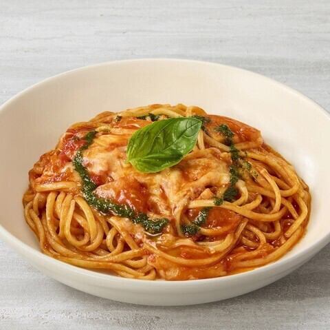 Fresh Pasta with Creamy Mozzarella and Tomato Sauce