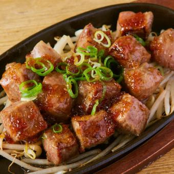 뜨거운 쇠고기 주사위 스테이크