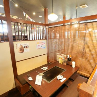 掘りごたつ席以外にもこちらの2名～4名様までのテーブル席、半個室テーブル席など様々なご利用に合わせてのお席をご用意可能です！尾張旭でのファミリー宴会、デート、仲間内の飲み会などにお使い下さい♪
