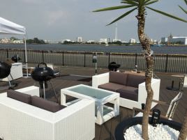 [Deck (sofa)] It is a luxury spacious space.You can enjoy adult BBQ while relaxing on the sofa (3 to 5 people, 8 to 10 people)