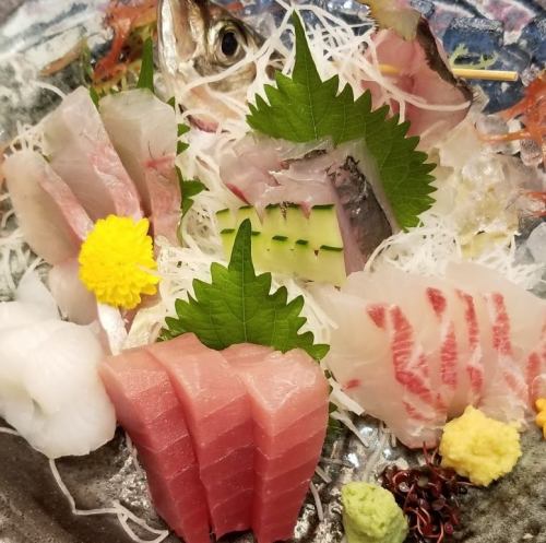 Carefully selected !! 5 kinds of assorted sashimi