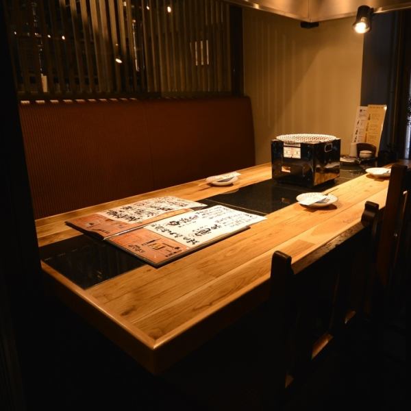 ◆ Perfect private room table seats (~ 6 people × 2) ideal for entertainment and dinner ◆ You can remove the partition and use it for up to 12 people.With a calm atmosphere and a large table, you can relax.