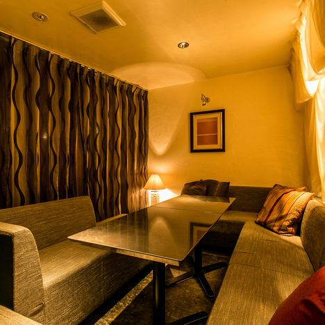 [Private room with veil] Ideal for adult girls' associations and joint parties ♪ VIP seats where you can relax with fluffy sofa seats and cushions are OK for up to 12 people!