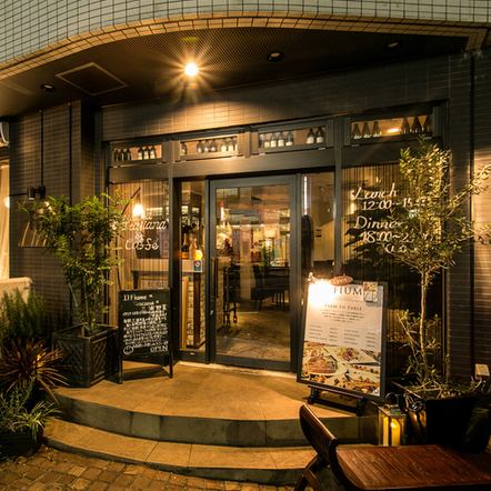 Feel free to even one person ♪ There is also a counter seat where you can enjoy a conversation with the friendly staff.Over 500 types of drinks!