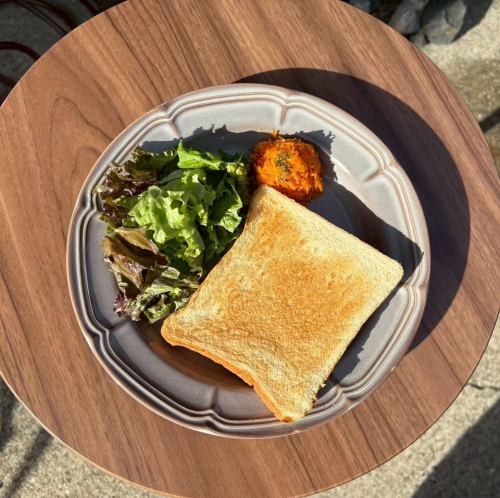 ドリンク料金でモーニング注文していただけます。