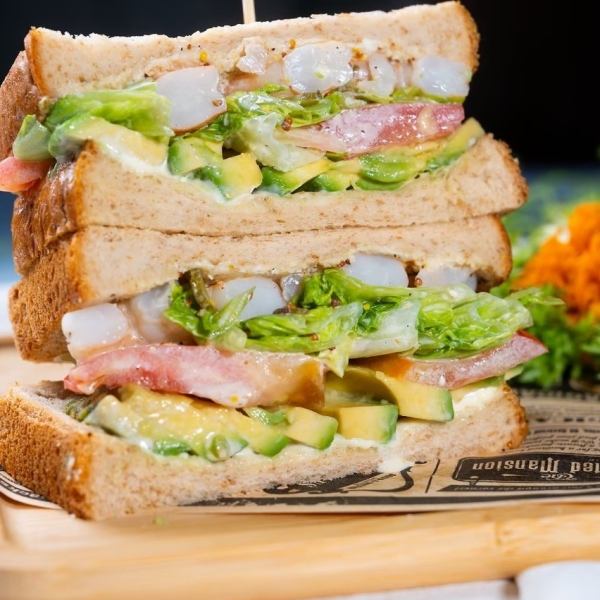 【女性人気NO１】エビアボカドサンド/1480円（税込）