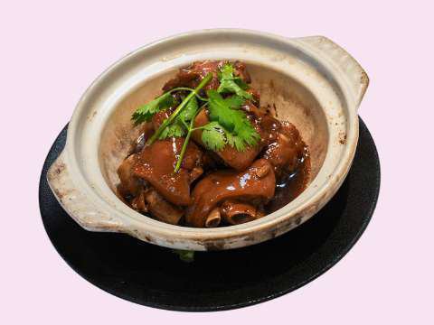 Braised pig's trotters in abalone sauce