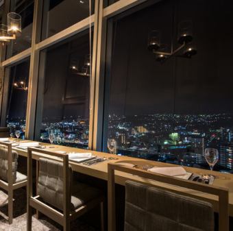 人気のカウンター席♪夜景も楽しめる！落ち着いた雰囲気の中お食事を楽しんでいただけます☆