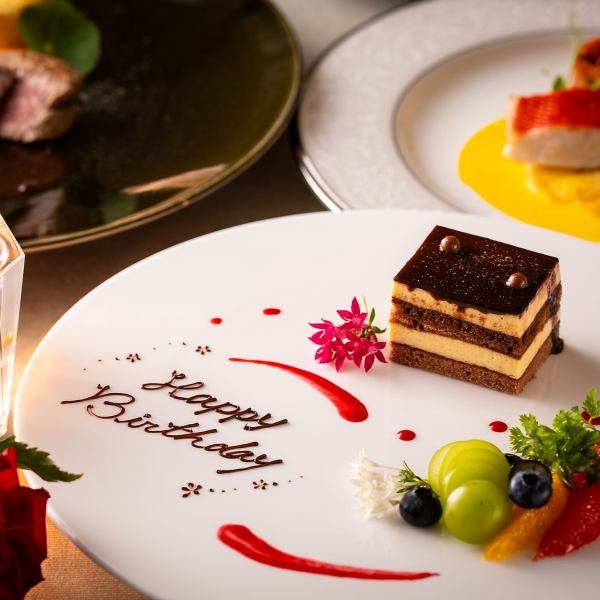 9月1日起,推出“蓝宝石”晚餐,是庆祝活动和周年纪念的完美之选……附赠留言牌。