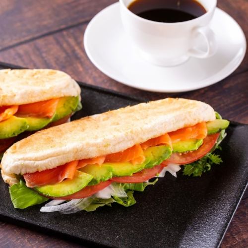 自9月1日起:时令蔬菜帕尼尼【仅限下午茶时间】*供应时间:13:30至15:00(最后点餐时间:14:30)