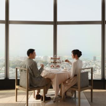 窓際の2名掛けのお席です。開放感があり、別府湾、大分市内を見渡しながらゆっくりとお過ごしください。※テーブルを繋げて4～6名席にすることも可能です。