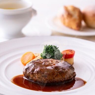 2月～ハンバーグランチスタート！！「1日10食限定」牛肉を100%使用したハンバーグステーキランチ。