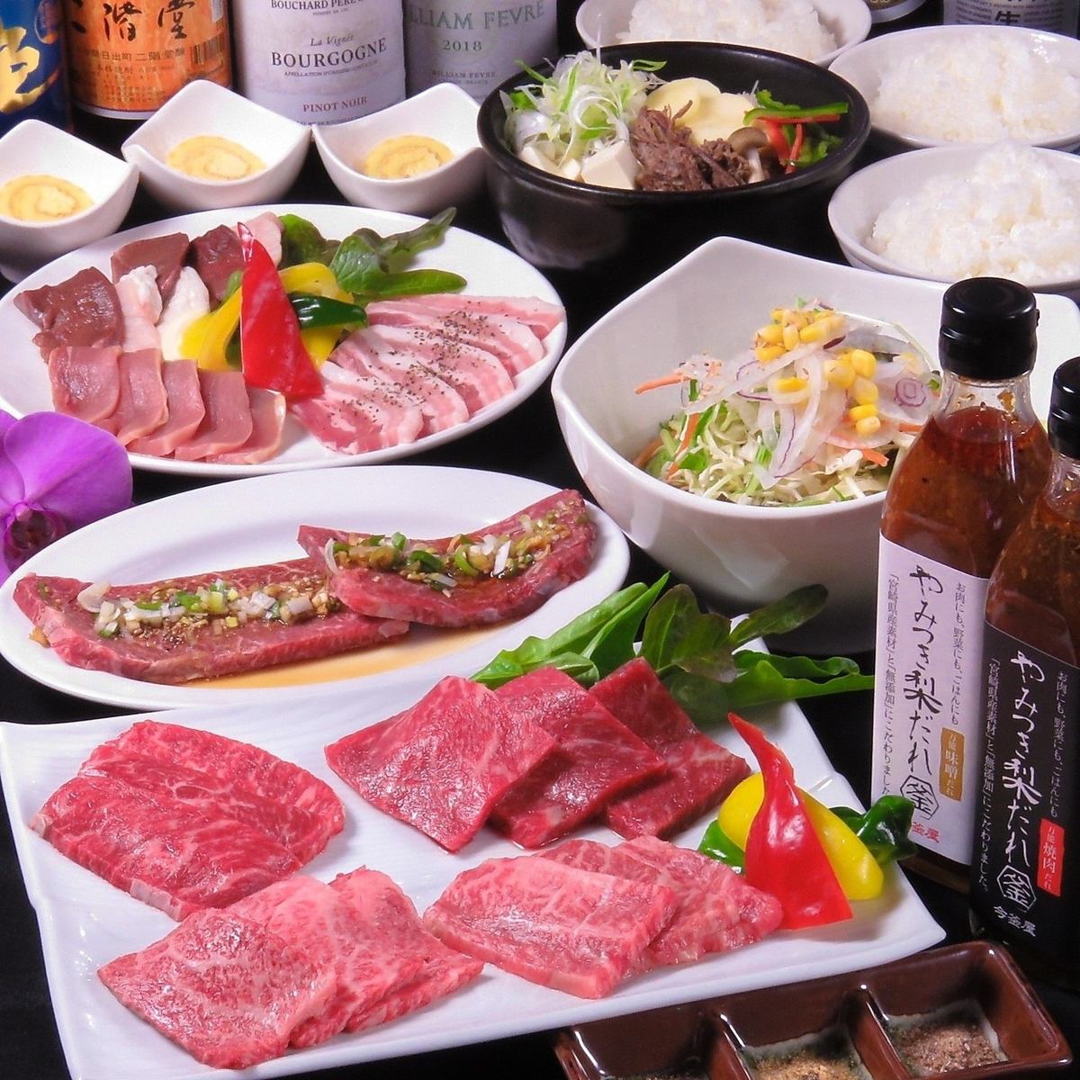 除了宫崎和黑牛肉烤肉之外，还有味噌酱和sundubu等正宗的韩国料理♪