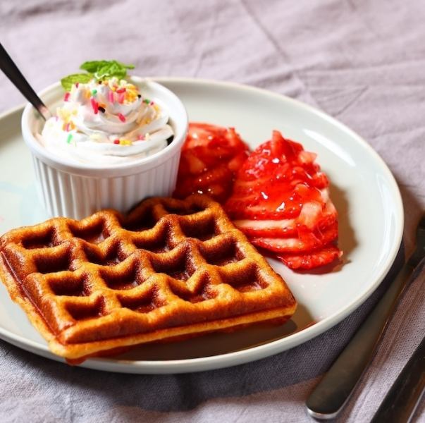 【特製デザート】幸せ広がる不思議な食感♪まるでケーキのようなふわもちワッフル