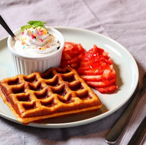 【特製デザート】幸せ広がる不思議な食感♪まるでケーキのようなふわもちワッフル