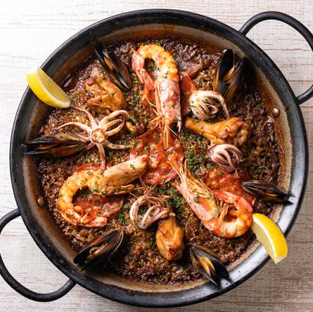 【パエリア各種】香り豊かなスパイスと海の旨味が織りなす、至福の一皿
