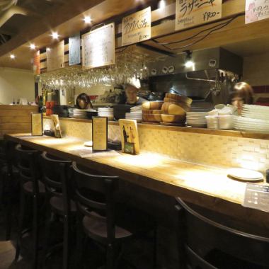 The most popular seat for a date is the counter seat where you can enjoy cooking with a feeling of live! As it is a counter with a depth, it is spacious! Please also enjoy conversation with an intimate chef ♪
