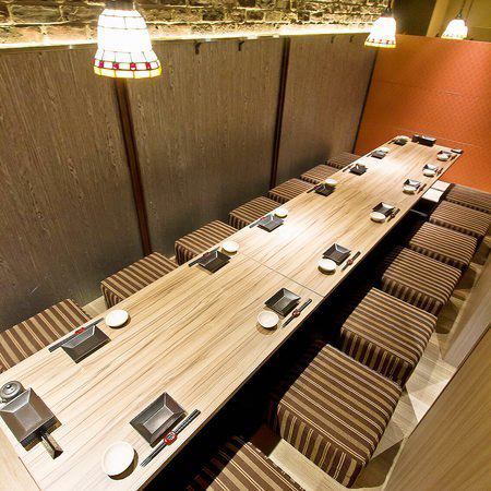 We have various types of completely private rooms, so we can accommodate indispensable scenes such as dates and entertainment in Akihabara, drinking parties such as girls-only gatherings and joint parties, and large banquets such as alumni associations and company banquets.We can accommodate large banquets for up to 60 people, so please feel free to contact us regarding the number of people and your budget.