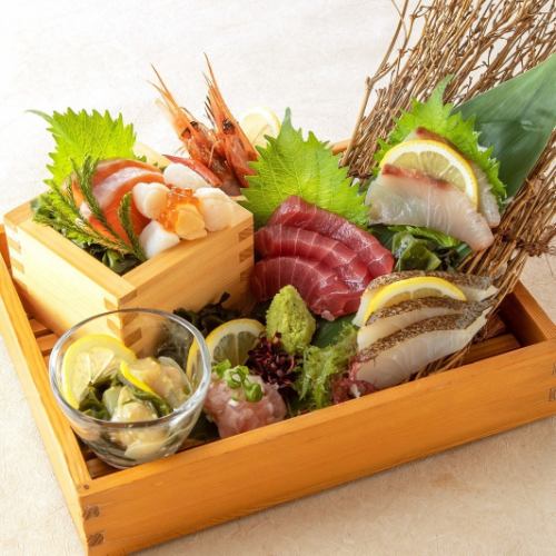 [Large amount of luxurious sashimi] Fresh sashimi goes perfectly with alcoholic beverages such as sake and shochu