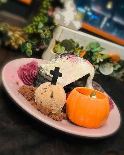 期間限定✨
ハロウィン👻🎃🧟パンケーキ🥞🍴

今年もハロウィンパンケーキの
登場です😆💕

今年は、ちょっとダーク♣️な
雰囲気に…

真っ黒😳な生地に
求肥を乗せて🤭💕

自家製かぼちゃ🎃プリン
紫芋あんクリーム
大人なエスプレッソアイスを
トッピング👻

ハロウィン感満載のパンケーキ☆

数量限定✨
10月いっぱいのご提供です🍂🍁

皆様のご来店
心よりお待ちしております
🙇‍♀️✨

#otocafe 
#オトカフェ 
#長野市パンケーキ
#パンケーキ
#ハロウィンパンケーキ
#長野市カフェ
#長野市カフェ巡り 
#長野市ランチ 
#長野市子連れランチ
#長野市キッズスペース
#鉄板焼ランチ
#長野市眺望