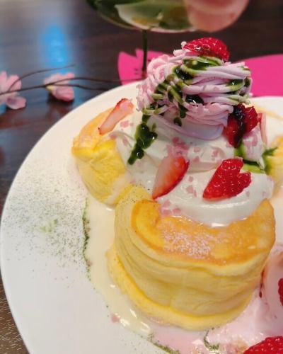本日も沢山のお客様に
ご来店頂きまして
誠にありがとうございました🙇‍♀️

期間限定✨
春色パンケーキ🥞🌸の
ご紹介です😊

当店自慢のふわふわパンケーキ🥞に
フレッシュクリーム🤍&
イチゴモンブランクリーム🍓

トッピングには桜🌸とベリー
&タルトのジェラート🍨

抹茶ソースをお好みで😋
春らしいパンケーキ🥞に
仕上げました✨

数量限定
なくなり次第終了です🙇‍♀️

是非ご賞味下さい♡

#otocafe 
#オトカフェ 
#パンケーキ
#長野市パンケーキ
#長野市カフェ
#長野市カフェ巡り 
#長野市グルメ
#長野市子連れランチ 
#長野市キッズスペース
#長野市鉄板焼ランチ 
#鉄板焼dining旬響 
#長野市眺望