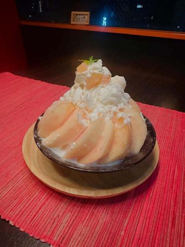 連日、沢山のお客様に
ご来店頂きまして
誠にありがとうございます✨

8月の季節限定✨

桃のパンケーキ🍑🥞
桃のゆき氷🍧をご提供中です😊

地元産の甘〜い桃🍑をふんだんに
使用しております♡
ぜひご賞味下さい✨

当店は少人数のスタッフで
運営しております🍳
その為、ご注文が重なりますと
ご提供にお時間を頂戴する場合が
ございます💦

スタッフ一同、敏速にご対応出来る様
全力で取り組んでおりますが、
何卒、ご理解の上ご入店頂けますよう
お願い致します🙇‍♀️

夏休み🌻という事もあり
ご予約で、お席が埋まってしまいます💦
ご来店の際は、お席の空き状況を
ご確認の上、ご来店頂きますと
スムーズにお席をご案内出来ます🙇‍♀️

誠に勝手なお願いばかりで
申し訳ございません🥺

よろしくお願い致します✨

#otocafe 
#オトカフェ 
#パンケーキ
#長野市パンケーキ
#長野市カフェ 
#長野市かき氷 
#長野市ランチ
#長野市グルメ 
#長野市キッズスペース
#長野子連れグルメ 
#長野市眺望