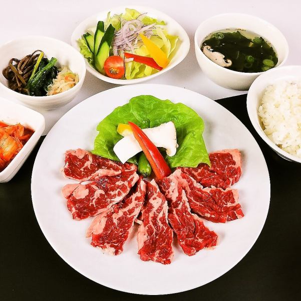 [Lunch] Yakiniku from noon! The popular skirt steak lunch is 1,518 yen (tax included)