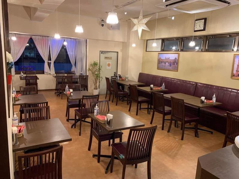 The store, which just opened in September 2019, has a clean and beautiful interior.The exotic atmosphere of India enhances the cuisine even more.Very popular with foreigners as well! We have a wide variety of curries and homemade tandoori grilled tandoori chicken, bargain set menus, halal food, and all-you-can-eat courses!